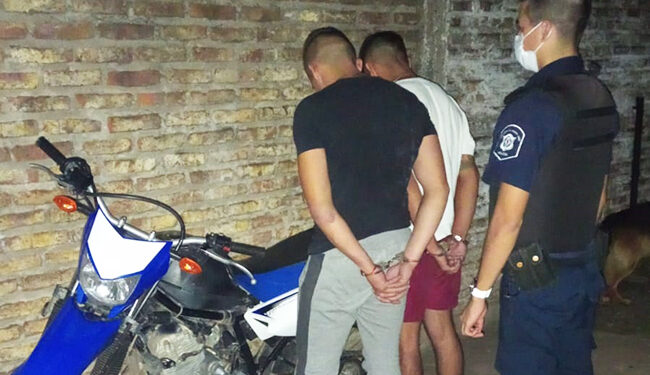 Claypole: capturaron a dos sujetos que robaban celulares en la calle