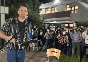 El cantante Axel participó del acto de inicio de clases en la Universidad de Lomas