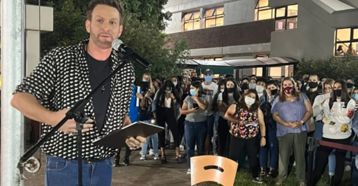 El cantante Axel participó del acto de inicio de clases en la Universidad de Lomas