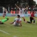 Brown de Adrogué lo empató en el final y dejó pasar el tren de la punta