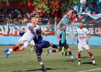 Brown de Adrogué le ganó cómodo a Almagro y quedó a un punto del puntero