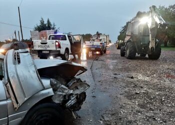 Burzaco: una pala mecánica y un auto chocaron en la Ruta 16
