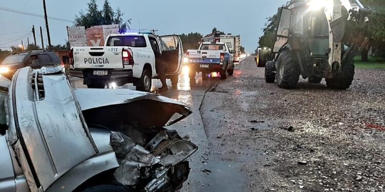Burzaco: una pala mecánica y un auto chocaron en la Ruta 16