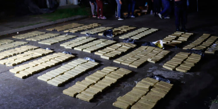 Hallan casi media tonelada de marihuana en una camioneta abandonada en Lanús