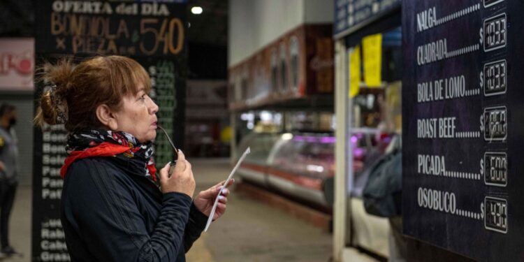 Acuerdan retrotraer precios de 580 productos a valores del 10 de marzo