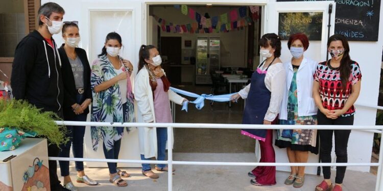 Temperley: el Hospital Esteves abrió un bar atendido por sus pacientes