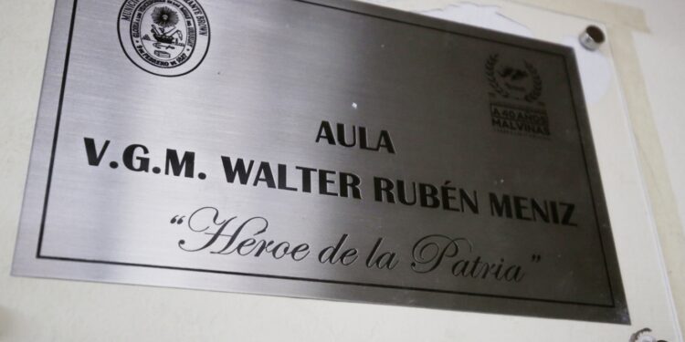 Impusieron el nombre de ex combatientes a dos aulas de la escuela “Héroes de Malvinas”