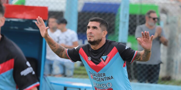 Brown de Adrogué ganó y es el nuevo líder del campeonato