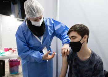 La tercera dosis para mayores de 12 años puede aplicarse en cualquier vacunatorio de la provincia