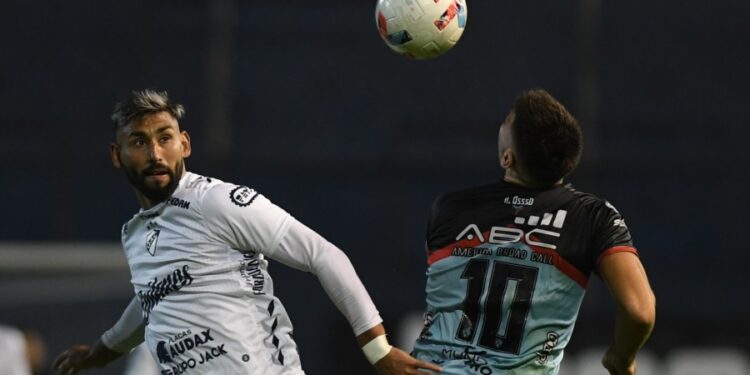 Brown de Adrogué se trajo un buen empate de su visita a Quilmes