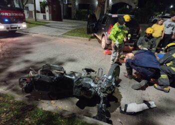 Adrogué: una moto y un auto chocaron en el cruce de Italia e Illia