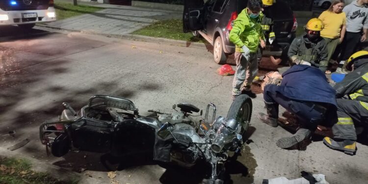 Adrogué: una moto y un auto chocaron en el cruce de Italia e Illia