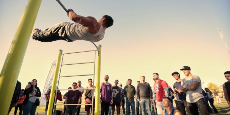 El Municipio inauguró el parque de calistenia en el polideportivo de Rivadavia