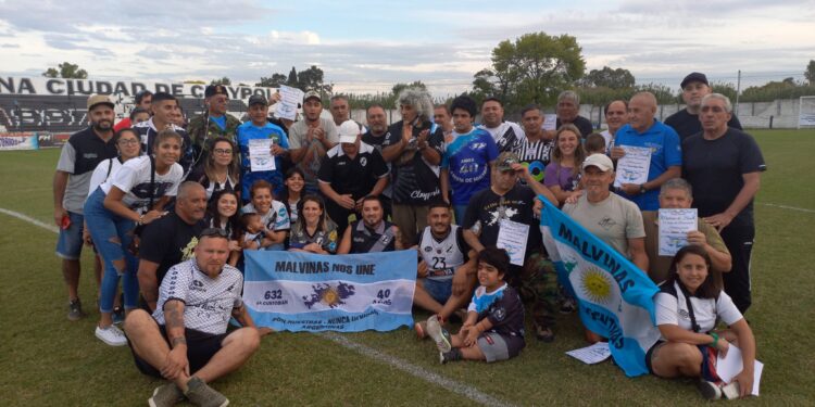 Así fue el homenaje del Club Claypole a los veteranos de Malvinas