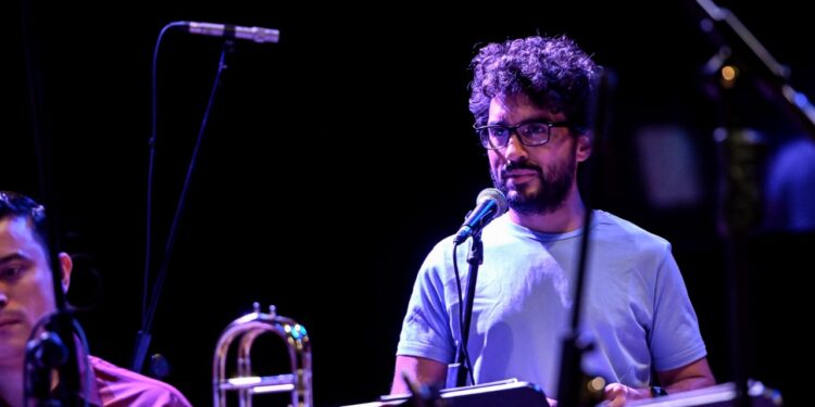 Camejo y Avilano, voz y guitarra en el viernes de peña de Adrogué