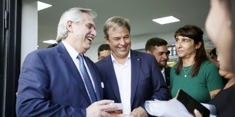 Alberto entregó herramientas en Burzaco y anunció un aumento en la tarjeta Alimentar