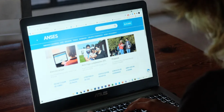 La ANSES abrió la inscripción para el bono de $18.000: cómo solicitarlo