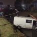 Una camioneta no pudo evitar maniobrar y terminó dentro del arroyo de Burzaco