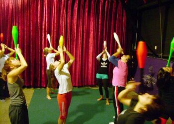 Glew: el multiespacio Gringo Viejo lanzó un taller de circo
