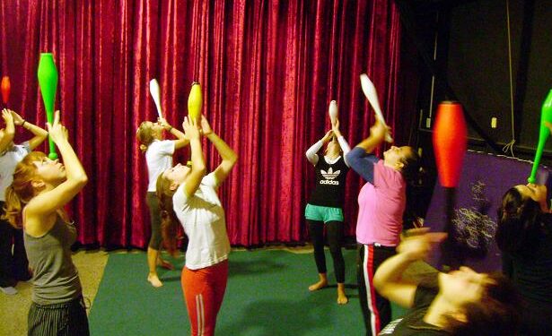 Glew: el multiespacio Gringo Viejo lanzó un taller de circo