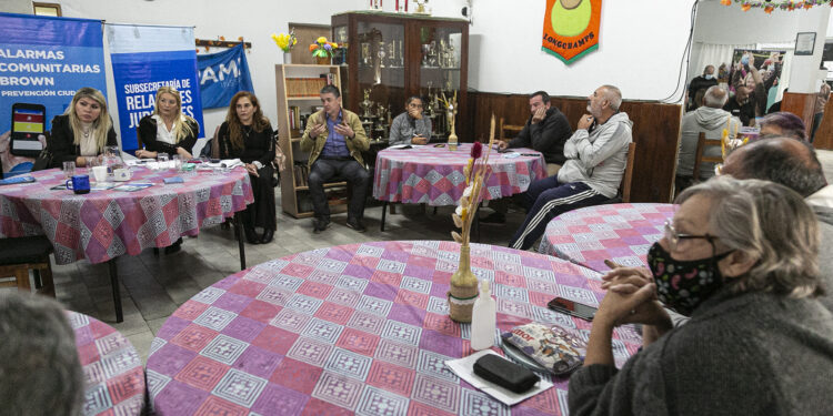 Brown: brindan charlas de prevención de delitos en escuelas y centros de jubilados