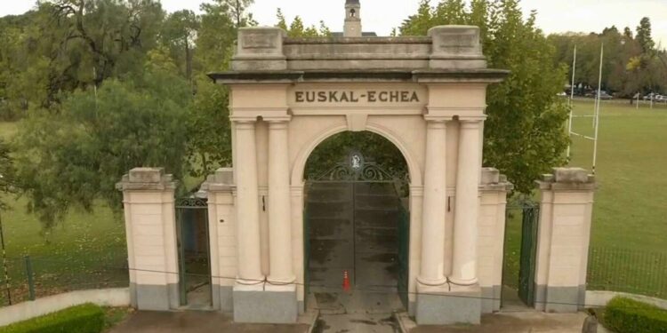 Llavallol: amenazó de muerte a un compañero de escuela de su hija tras acusarlo de bullying