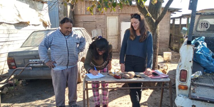 Productores de Brown vendieron por primera vez sus cosechas a la granja municipal