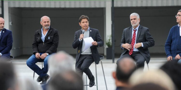 Kicillof lanzó un plan propio de control de precios, ferias permanentes y transporte gratuito al Mercado Central