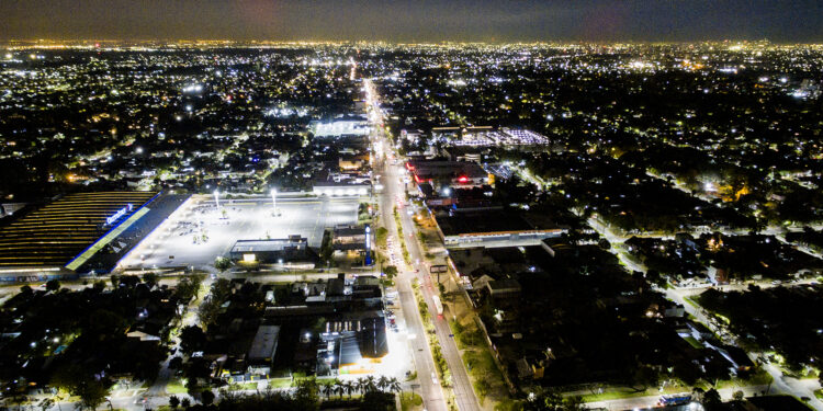 Cambiaron a tecnología LED el 80 por ciento de las luminarias de Brown