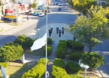 Longchamps: los bomberos realizaron un emotivo homenaje a los héroes de la Guerra