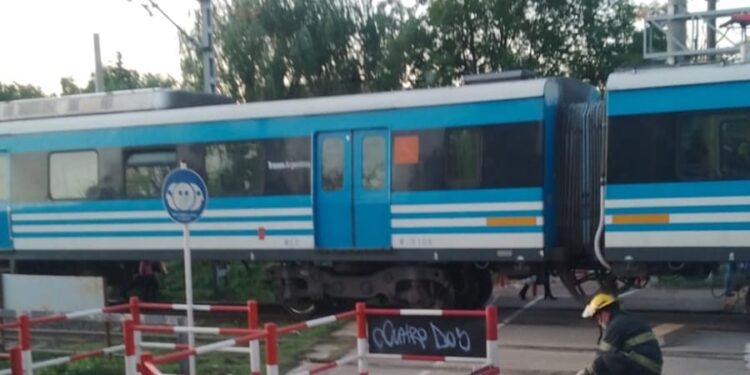 Claypole: un joven se tiró a las vías del tren, sobrevivió y murió horas más tarde