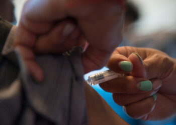 ¿Dónde darse la vacuna antigripal en Brown?