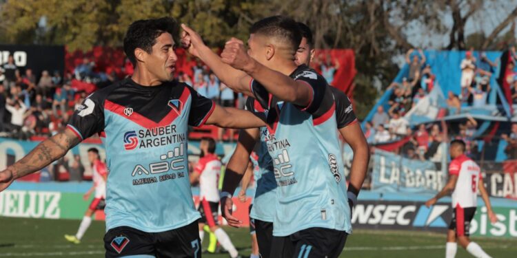 Brown le ganó a Instituto en Adrogué y está segundo