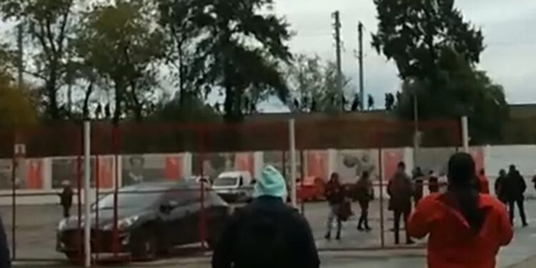 La barra de Independiente se enfrentó a los tiros con la policía