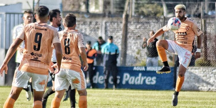 Claypole perdió en su cancha ante Berazategui