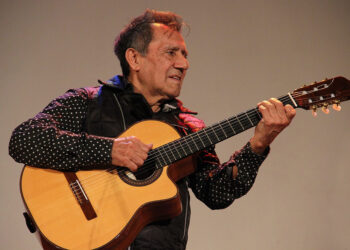 “Cuti” Carabajal cantará esta noche en Burzaco
