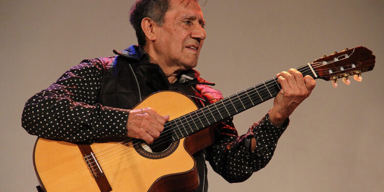 “Cuti” Carabajal cantará esta noche en Burzaco