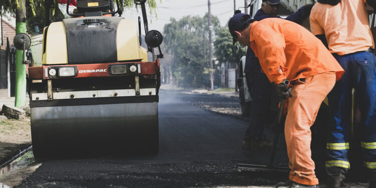 En Brown se multiplican las obras de pavimento en las localidades y en los barrios