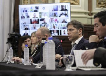 Kicillof sumó 10% para llevar a 60% el aumento a docentes, médicos y judiciales