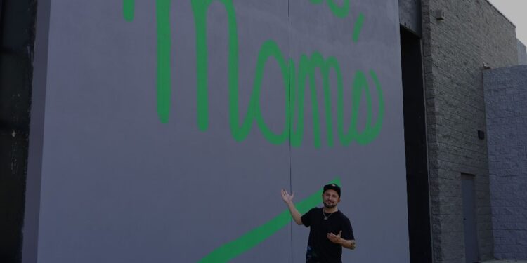 «Ron Muralist» deja su huella en la Universidad de Lomas por el 50 aniversario