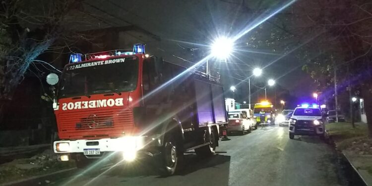 Una almohada cayó sobre una estufa y casi provoca una desgracia en Claypole