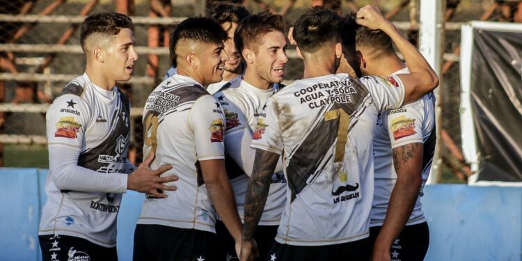Claypole le ganó a El Porvenir y arrancó sumando de a tres