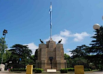 Brown celebrará el Día de la Bandera en la Plaza Belgrano de Burzaco