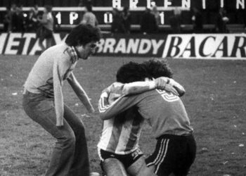 Solano: un detenido por el robo al hombre sin brazos de la foto del «abrazo del alma» del Mundial ’78