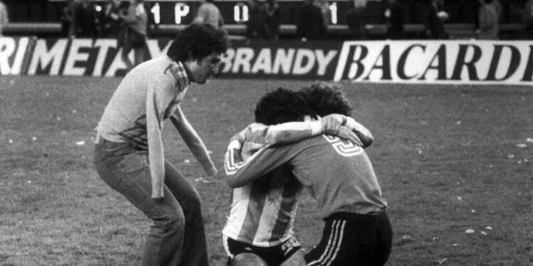 Solano: un detenido por el robo al hombre sin brazos de la foto del «abrazo del alma» del Mundial ’78