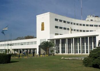Inauguraron una radio en la Universidad Nacional Arturo Jauretche de Varela