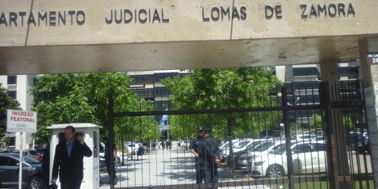 Juzgan a un policía de Claypole acusado de extorsionar a un hombre para no dejarlo detenido