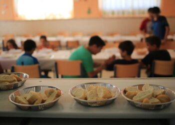 Las escuelas públicas de la provincia refuerzan la asistencia alimentaria