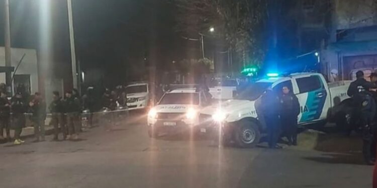Un hombre mantuvo cautivas a dos nietas y una beba por cuatro horas en una vivienda de Temperley