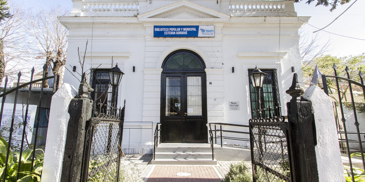 La biblioteca municipal ofrece una amplia variedad de actividades y publicaciones
